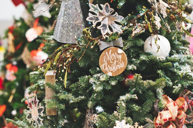 A World of Wreaths: Exploring International Christmas Wreath and Garland Traditions